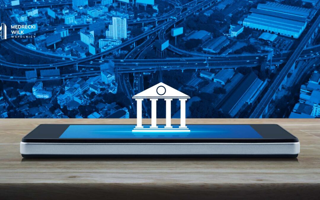 Widok na biuro kancelarii prawnej, z klientem konsultującym swoje roszczenia dotyczące kredytu frankowego.