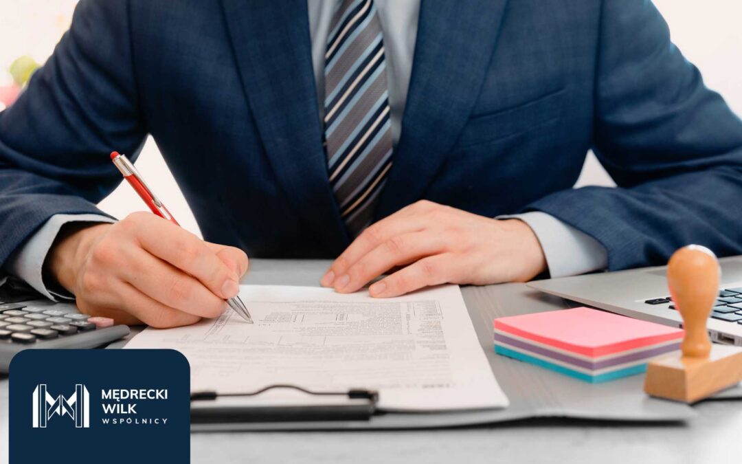 Podpisywanie ugody frankowej z przedstawicielem banku