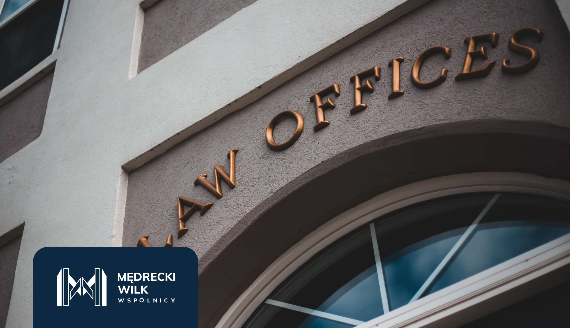 Fasada budynku z biurem kancelarii