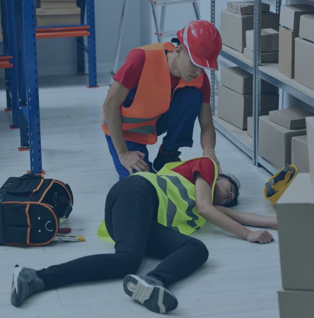 Osoba z niepełnosprawnością na wózku inwalidzkim u ubezpieczyciela