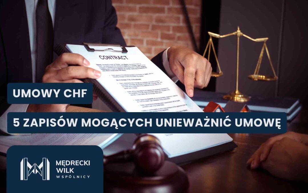 Lawyer holding a contract with scales in the background; bold Polish headlines 'UMOWY CHF' and '5 ZAPISÓW MOGĄCYCH UNIEWAŻNIĆ UMOWĘ' overlaying the image.
