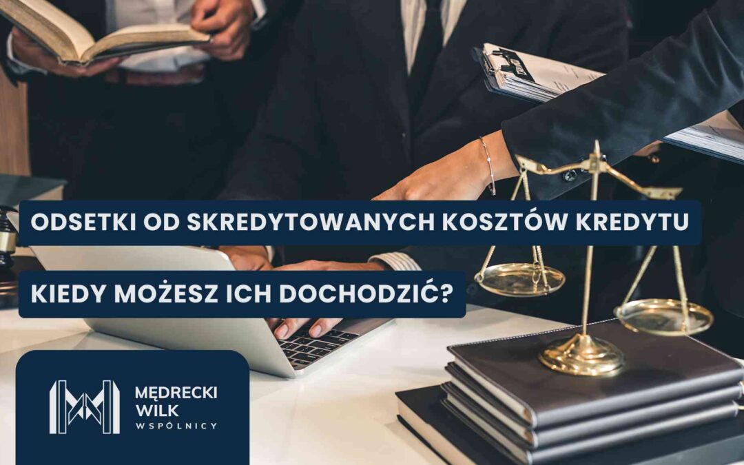 Prawnicy analizujący dokumenty kredytowe w kancelarii – dochodzenie odsetek od skredytowanych kosztów kredytu.