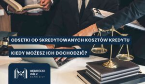 Prawnicy analizujący dokumenty kredytowe w kancelarii – dochodzenie odsetek od skredytowanych kosztów kredytu.