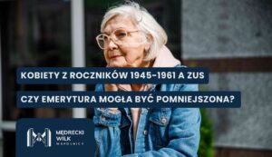 Senior woman with white hair and pink glasses in a denim jacket, overlaid with Polish headlines about women born 1945–1961 and ZUS pension changes.