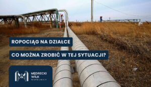 ropociag-na-mojej-dzialce Rurociąg przebiegający przez działkę, z napisem na grafice: „Ropociąg na działce – co można zrobić w tej sytuacji?” oraz logo Mędrecki Wilk Wspólnicy.