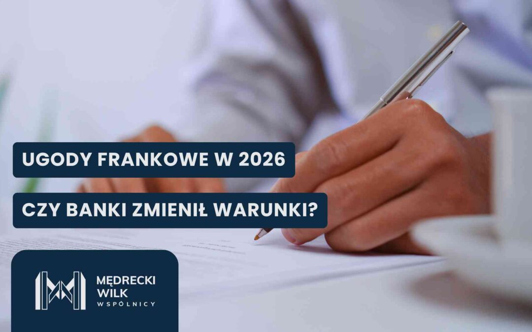 Grafika przedstawia zbliżenie dłoni podpisującej dokument. Na grafice widnieje napis: „Ugody frankowe w 2026 – czy banki zmieniły warunki?” oraz logo kancelarii Mędrecki Wilk Wspólnicy.