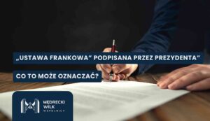 ustawa-frankowa-prezydent Two hands signing a document with blue banner text: 'Ustawa Frankowa podpisana przez Prezydenta' and 'Co to może oznaczać?' in Polish.