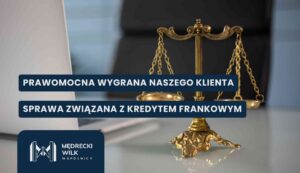 wygrana-kredyt-frankowy Waga symbolizująca wymiar sprawiedliwości na biurku, z napisem na grafice: „Prawomocna wygrana naszego klienta – sprawa związana z kredytem frankowym” oraz logo Mędrecki Wilk Wspólnicy.